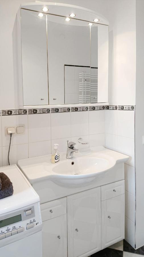 Riga City Center Quiet Apartment With Free Private Parking Exterior foto